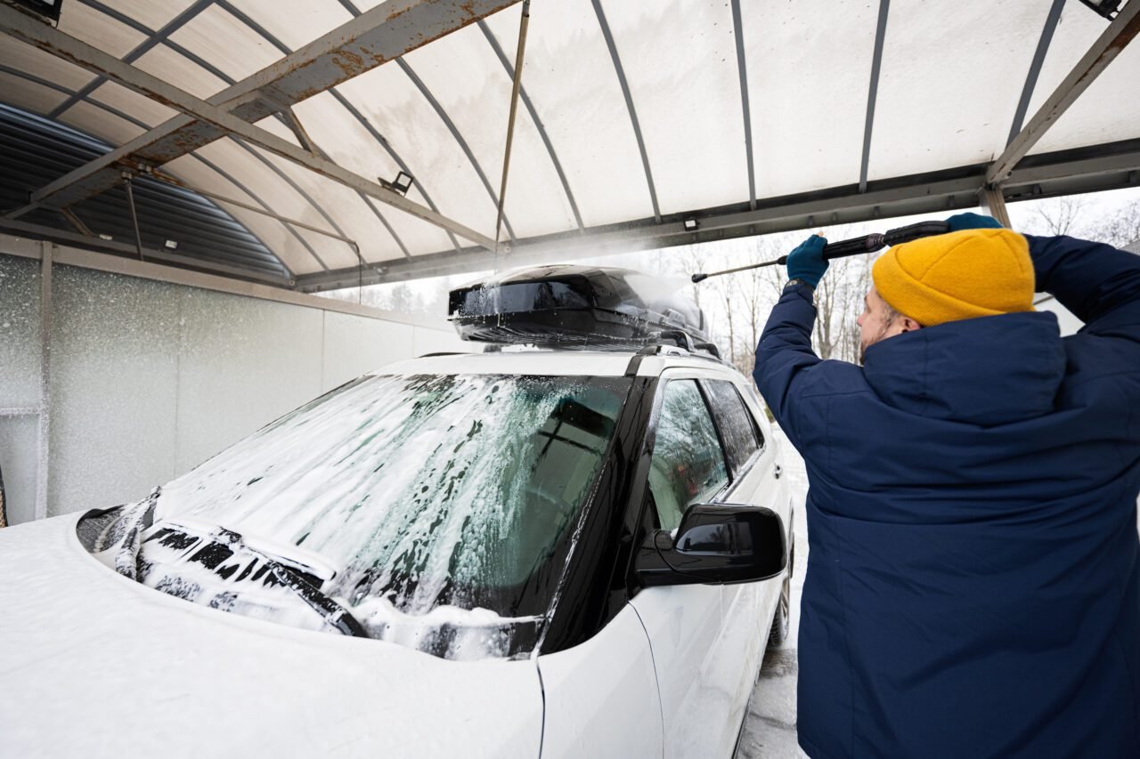 Man washing high pressure water american SUV car