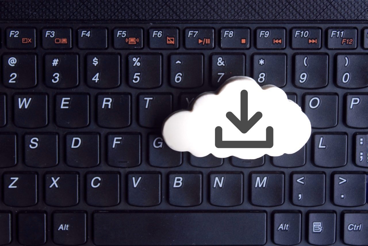 White cloud with download icon on keyboard